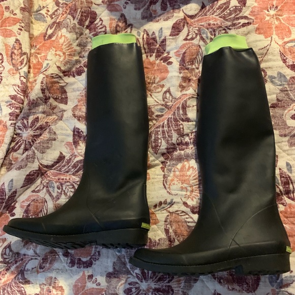 Rachel Roy rain boots - Picture 2 of 4